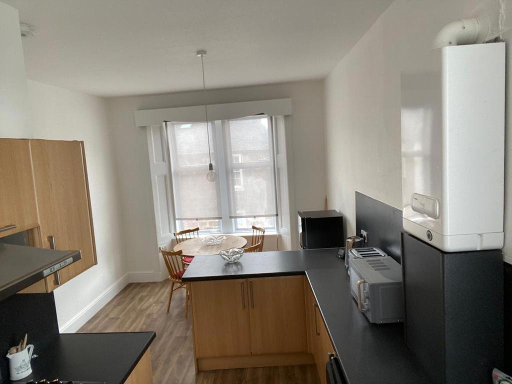 Apartment Spacious 3 Bedroom In Centre *